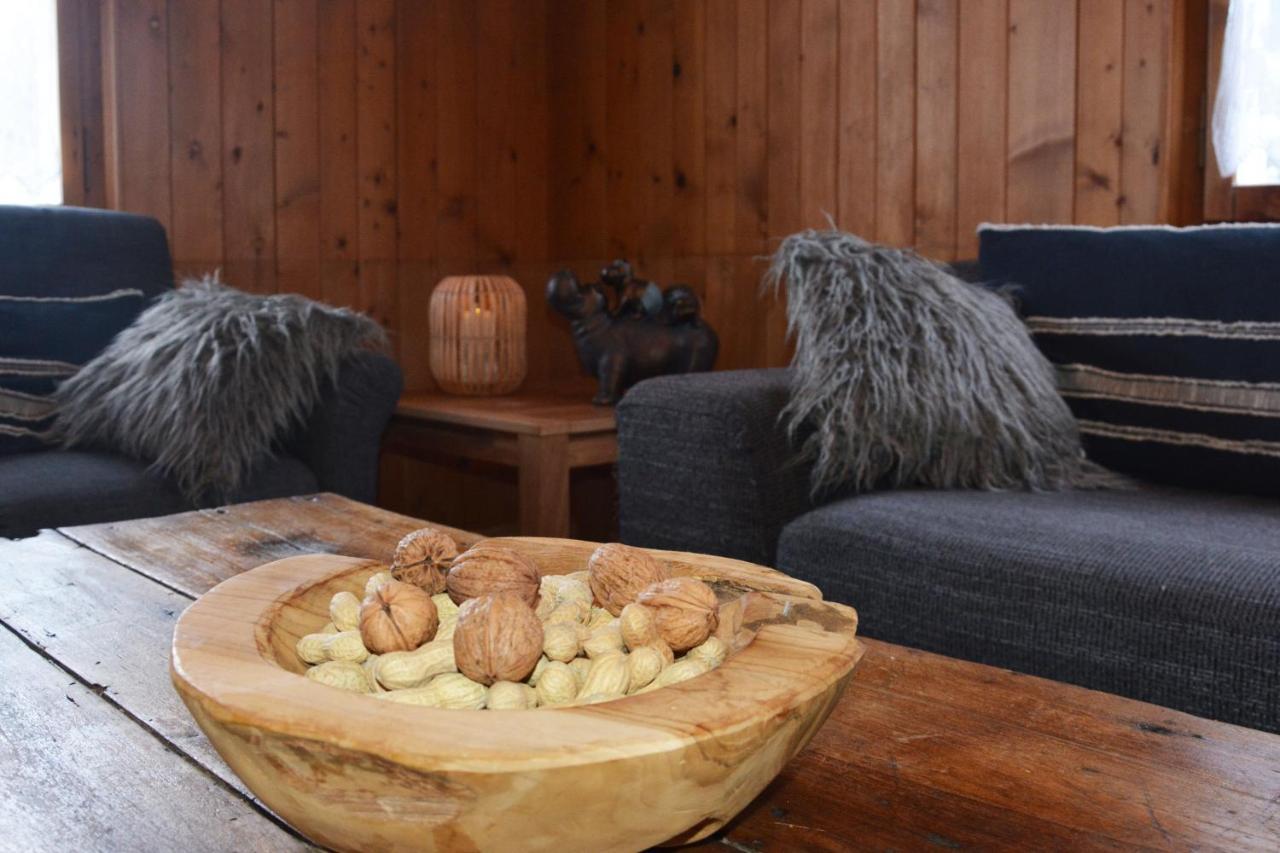 Alte Post Mit Geschichte Und Restaurant Apartment Tavanasa Luaran gambar