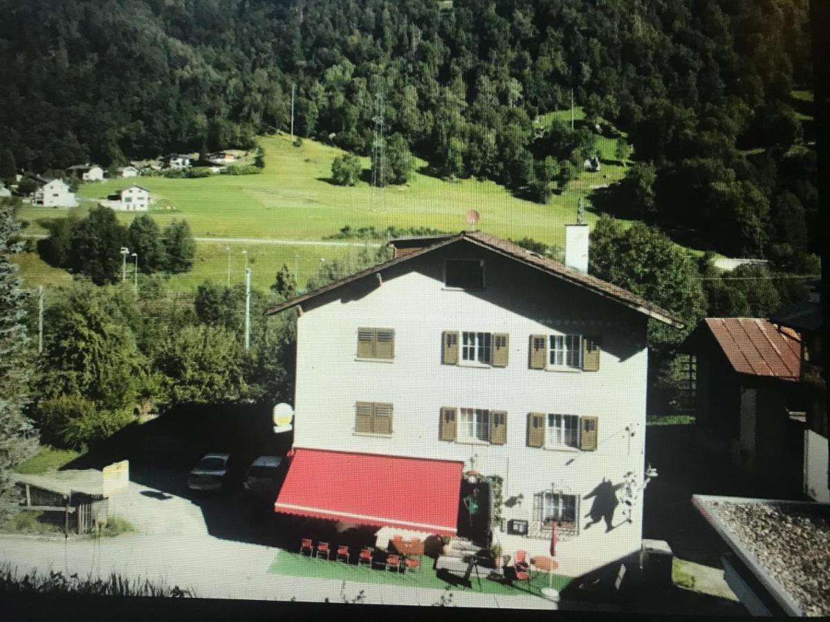 Alte Post Mit Geschichte Und Restaurant Apartment Tavanasa Luaran gambar
