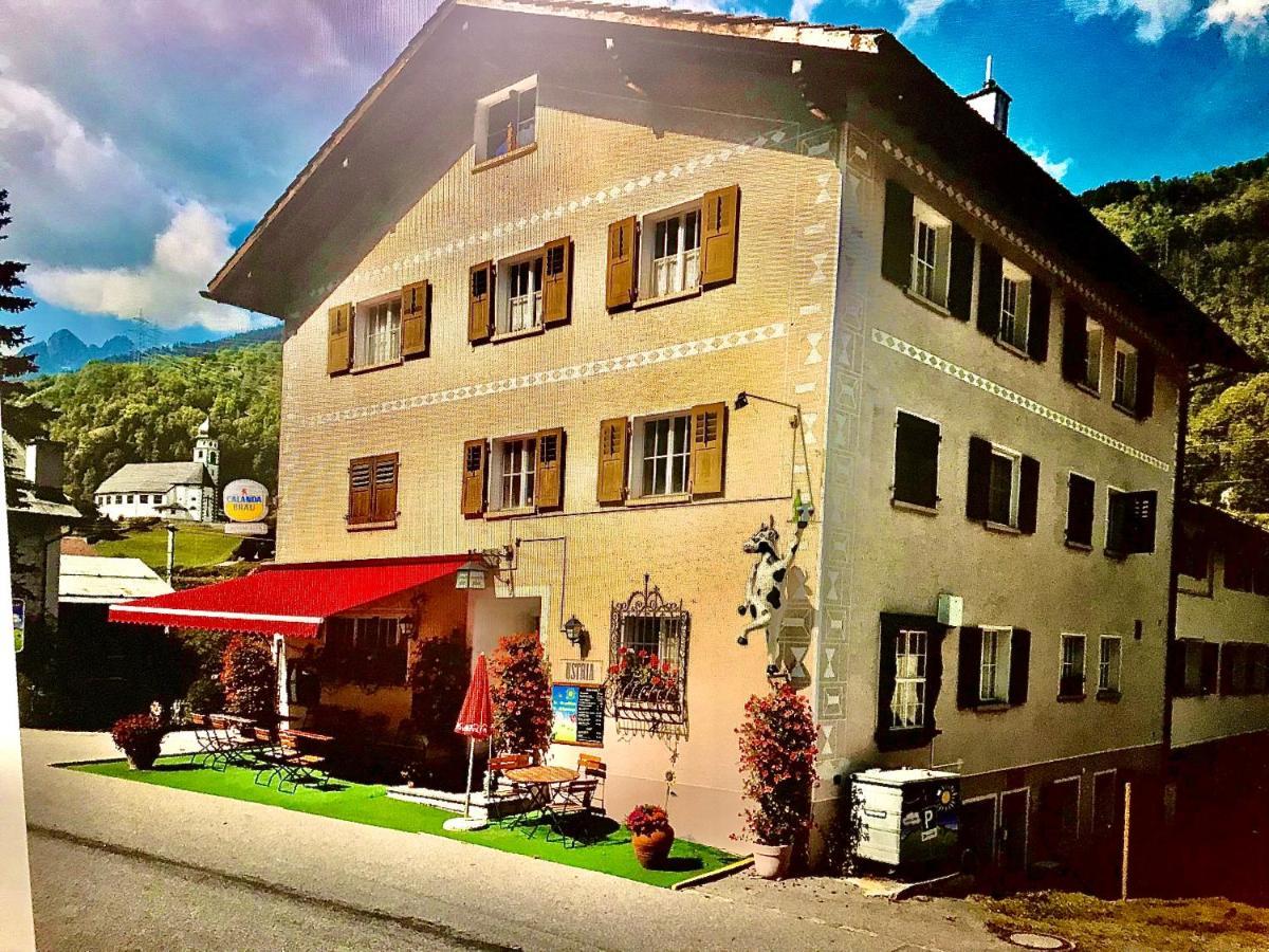 Alte Post Mit Geschichte Und Restaurant Apartment Tavanasa Luaran gambar