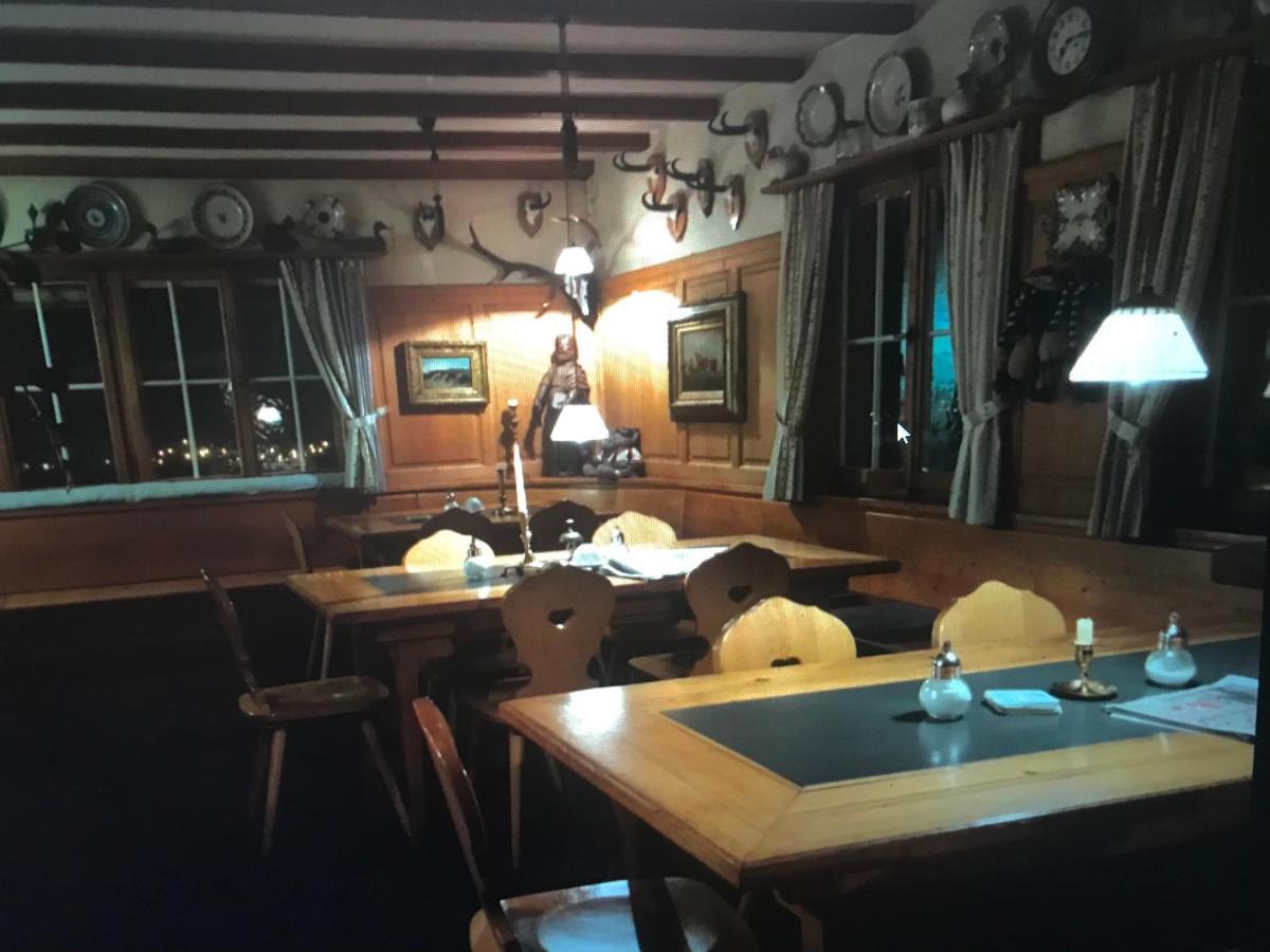Alte Post Mit Geschichte Und Restaurant Apartment Tavanasa Luaran gambar
