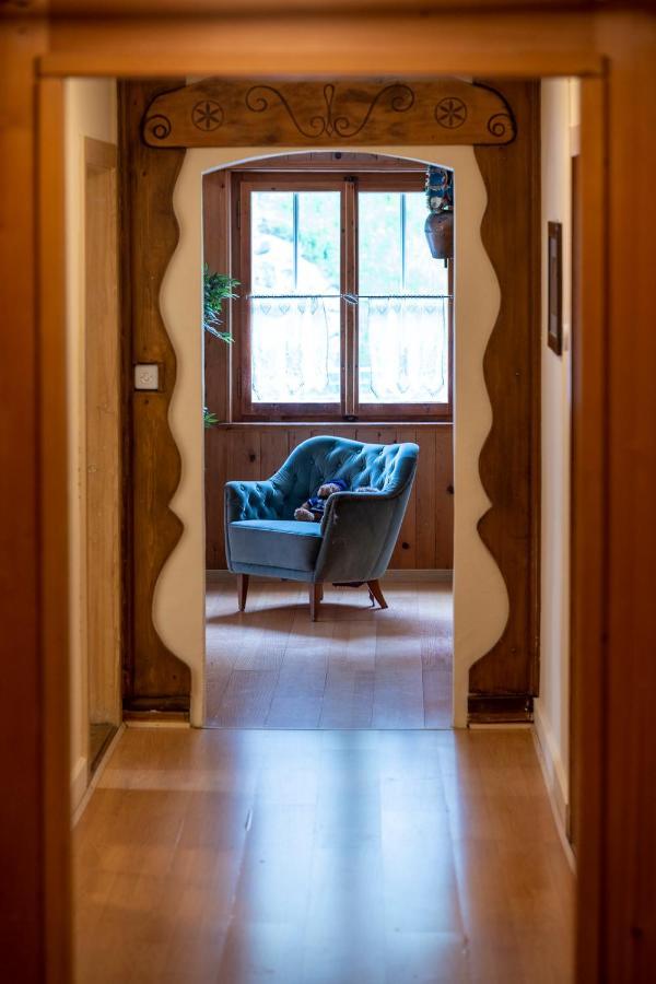 Alte Post Mit Geschichte Und Restaurant Apartment Tavanasa Luaran gambar